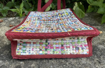 Upcycling Tasche aus Papier von Zeitungen und Illustrierten